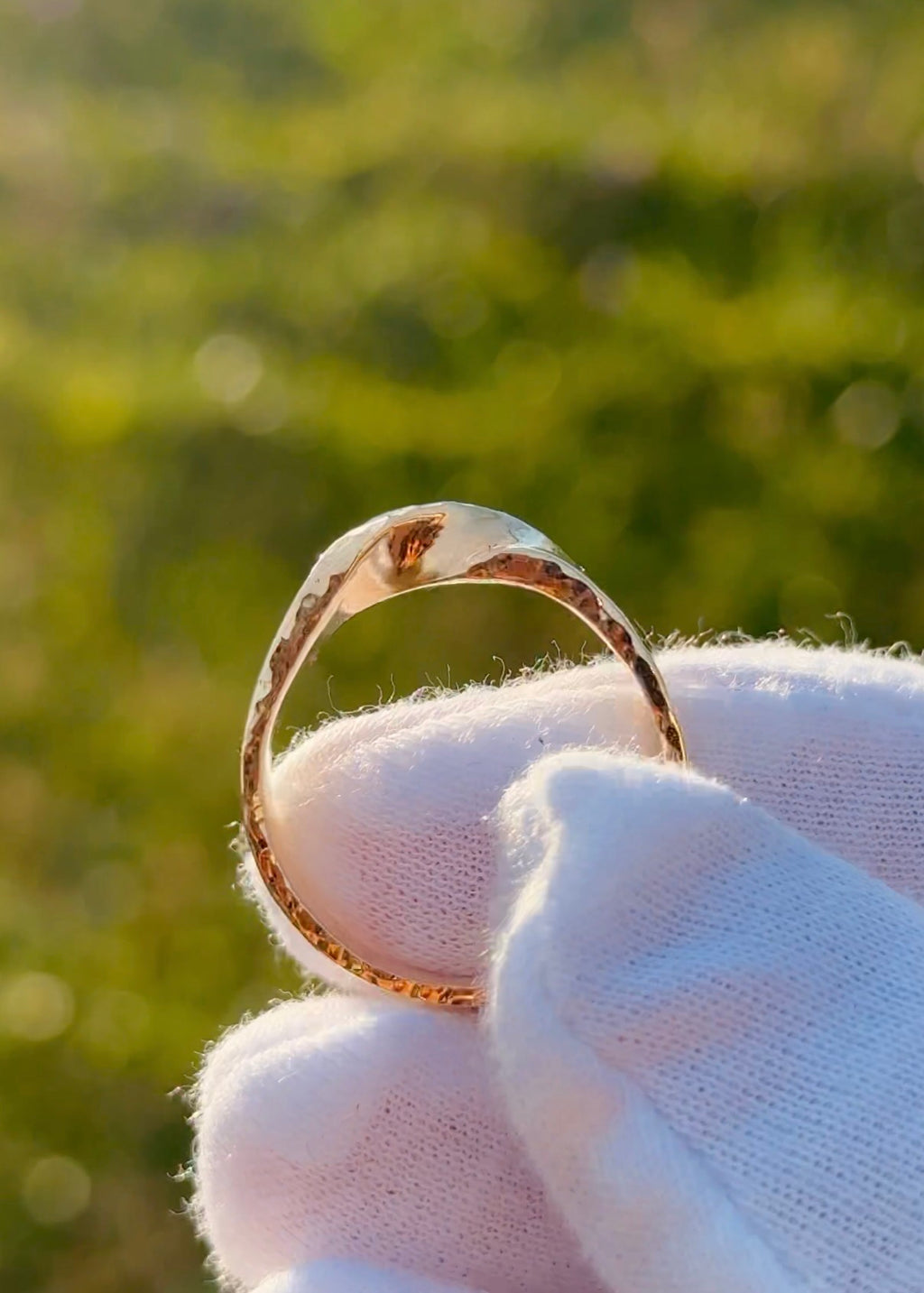 Hammered Edge 5mm Gold Mobius Ring