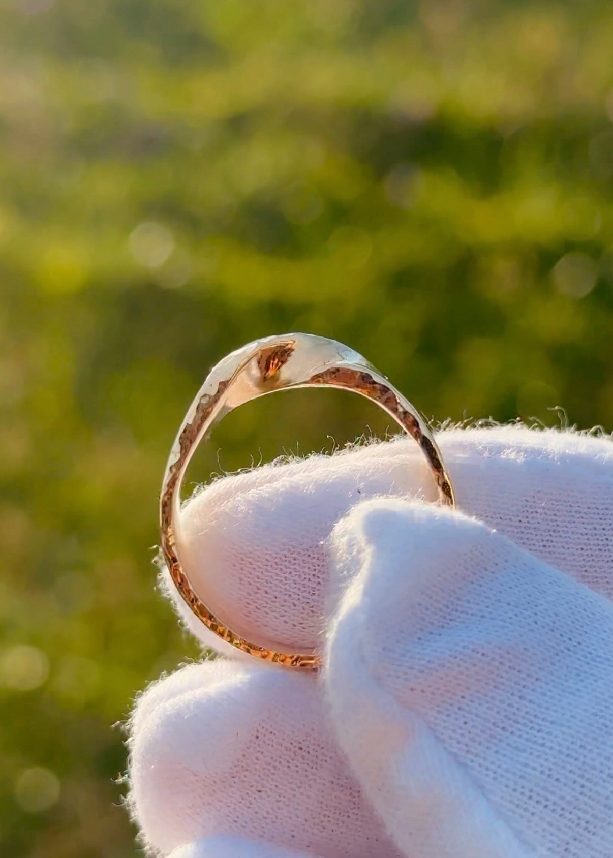 Hammered Edge 5mm Gold Mobius Ring