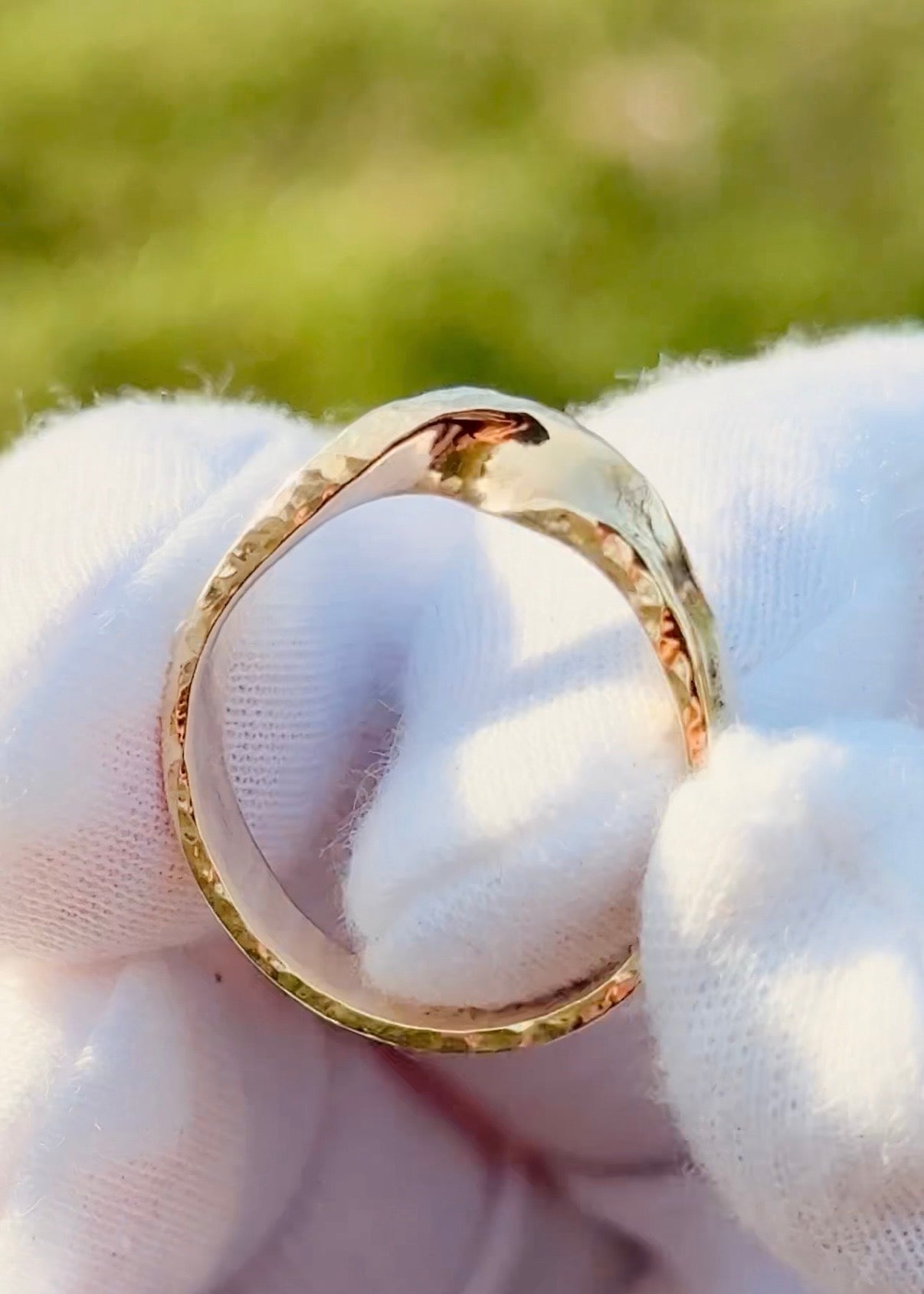 Hammered Edge 5mm Gold Mobius Ring