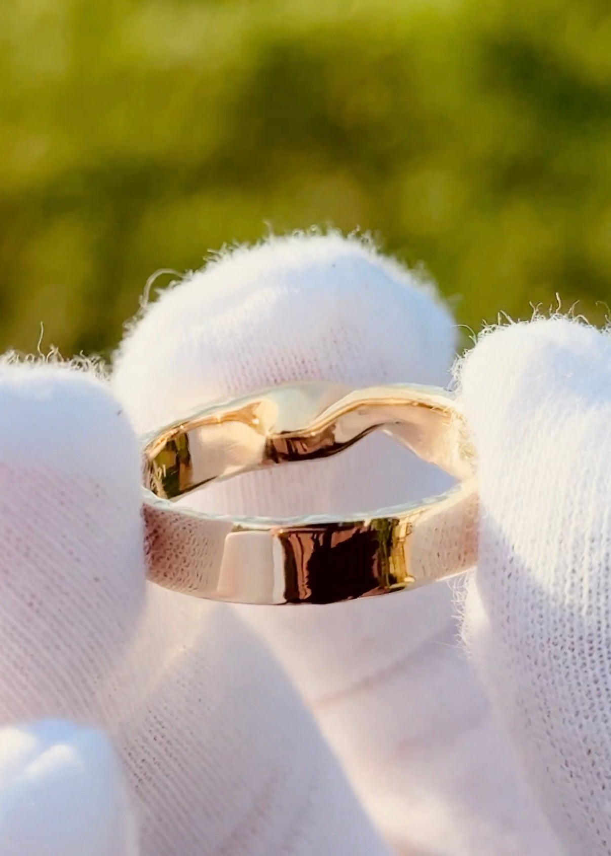 Hammered Edge 5mm Gold Mobius Ring