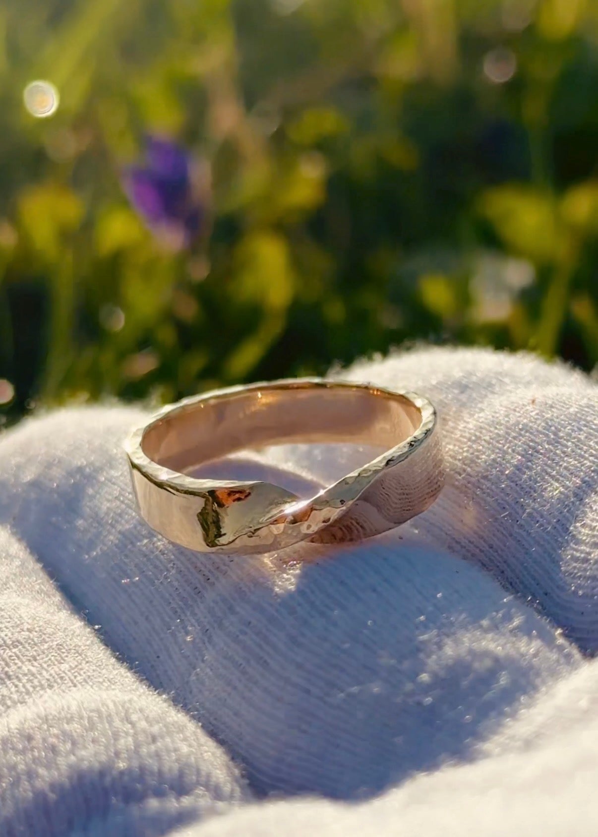 Hammered Edge 5mm Gold Mobius Ring