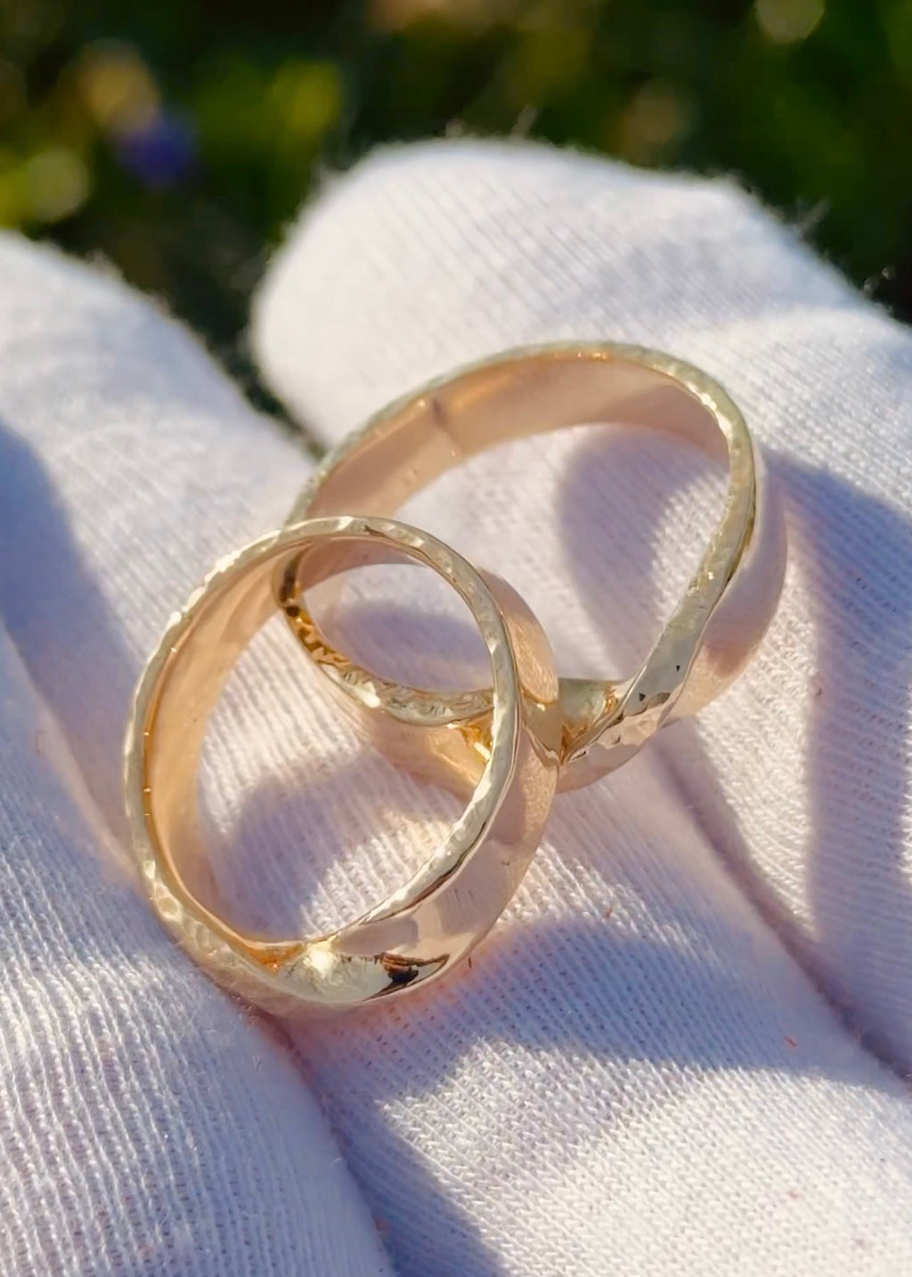 Hammered Edge 5mm Gold Mobius Ring
