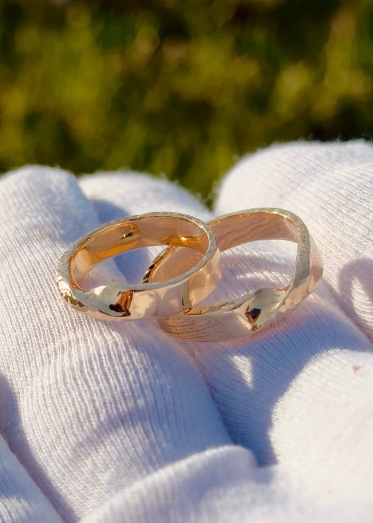 Hammered Edge 5mm Gold Mobius Ring