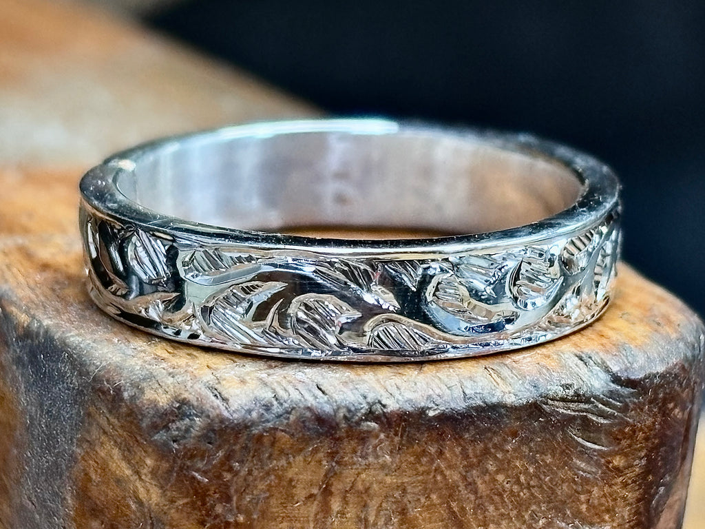 14k Hand-Engraved Band 4mm